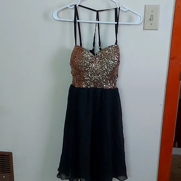 Dress - Picture 1 of 2